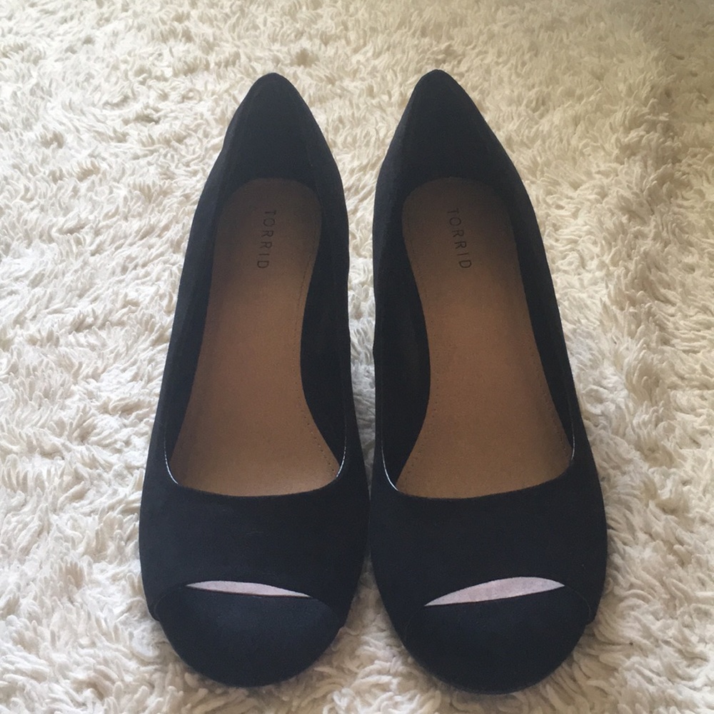 🍉3/$15 Torrid Black Suede Wedges 10 Wide